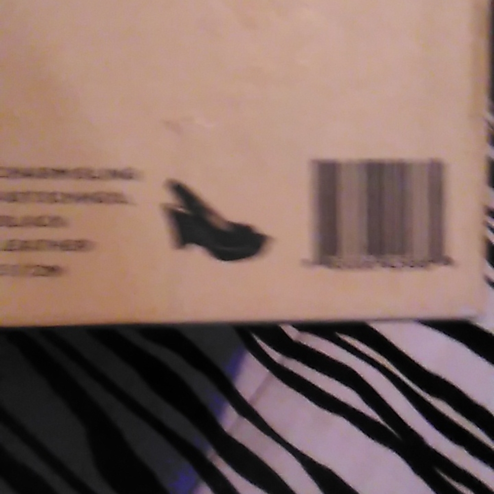 MICHAEL KORS Black Leather Heels - Size 5 1/2 Womens. BRAND NEW IN BOX! - Picture 2 of 4